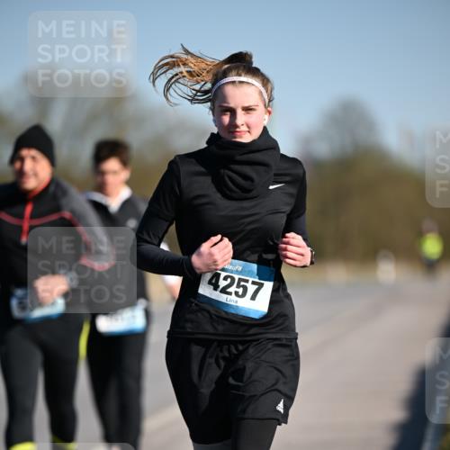 06.04.2025 - 44. Internationalen Wilhelmsburger Insellauf Dr. Thomas Lammeyer http://msf.ph/oto/7567589 06.04.2025 09:45:16 Laufen 4257 meine-sportfotos.de