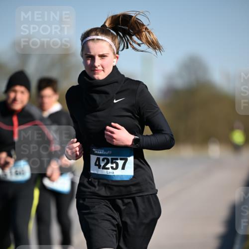 06.04.2025 - 44. Internationalen Wilhelmsburger Insellauf Dr. Thomas Lammeyer http://msf.ph/oto/7567596 06.04.2025 09:45:16 Laufen 4257 meine-sportfotos.de