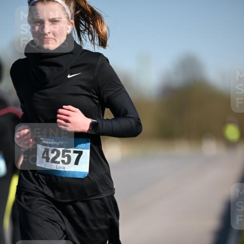 06.04.2025 - 44. Internationalen Wilhelmsburger Insellauf Dr. Thomas Lammeyer http://msf.ph/oto/7567608 06.04.2025 09:45:17 Laufen 44, 4257 meine-sportfotos.de