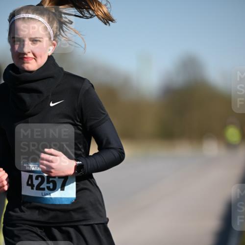 06.04.2025 - 44. Internationalen Wilhelmsburger Insellauf Dr. Thomas Lammeyer http://msf.ph/oto/7567610 06.04.2025 09:45:17 Laufen 4257, 2 meine-sportfotos.de