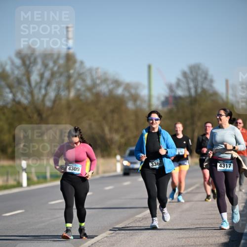 06.04.2025 - 44. Internationalen Wilhelmsburger Insellauf Dr. Thomas Lammeyer http://msf.ph/oto/7567800 06.04.2025 09:46:55 Laufen 4309, 3367, 4317 meine-sportfotos.de