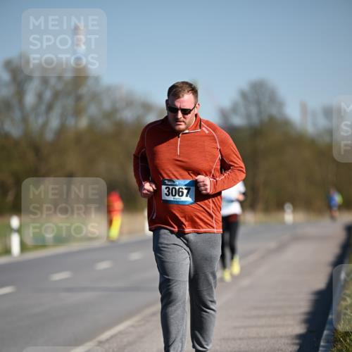 06.04.2025 - 44. Internationalen Wilhelmsburger Insellauf Dr. Thomas Lammeyer http://msf.ph/oto/7567992 06.04.2025 09:47:13 Laufen 3067 meine-sportfotos.de