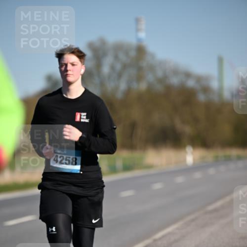 06.04.2025 - 44. Internationalen Wilhelmsburger Insellauf Dr. Thomas Lammeyer http://msf.ph/oto/7568201 06.04.2025 09:48:24 Laufen 4258 meine-sportfotos.de