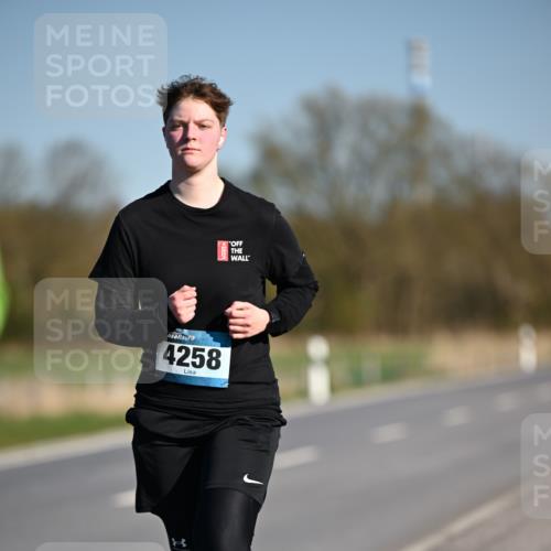06.04.2025 - 44. Internationalen Wilhelmsburger Insellauf Dr. Thomas Lammeyer http://msf.ph/oto/7568208 06.04.2025 09:48:24 Laufen 4258 meine-sportfotos.de