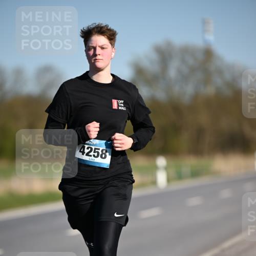 06.04.2025 - 44. Internationalen Wilhelmsburger Insellauf Dr. Thomas Lammeyer http://msf.ph/oto/7568212 06.04.2025 09:48:25 Laufen 4258 meine-sportfotos.de