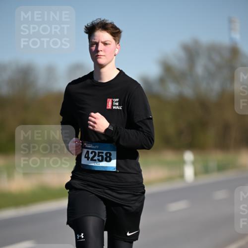 06.04.2025 - 44. Internationalen Wilhelmsburger Insellauf Dr. Thomas Lammeyer http://msf.ph/oto/7568219 06.04.2025 09:48:25 Laufen 4258 meine-sportfotos.de