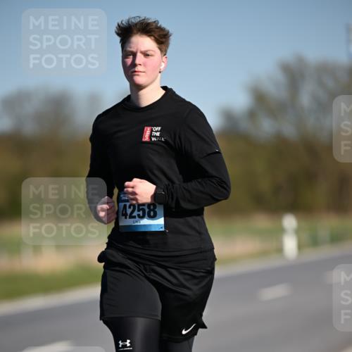 06.04.2025 - 44. Internationalen Wilhelmsburger Insellauf Dr. Thomas Lammeyer http://msf.ph/oto/7568222 06.04.2025 09:48:25 Laufen 4258 meine-sportfotos.de