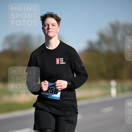 06.04.2025 - 44. Internationalen Wilhelmsburger Insellauf Dr. Thomas Lammeyer http://msf.ph/oto/7568226 06.04.2025 09:48:25 Laufen 258 meine-sportfotos.de