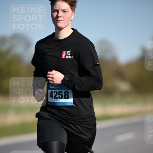 06.04.2025 - 44. Internationalen Wilhelmsburger Insellauf Dr. Thomas Lammeyer http://msf.ph/oto/7568240 06.04.2025 09:48:26 Laufen 4258 meine-sportfotos.de
