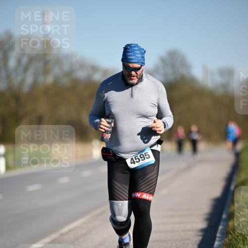 06.04.2025 - 44. Internationalen Wilhelmsburger Insellauf Dr. Thomas Lammeyer http://msf.ph/oto/7568253 06.04.2025 09:48:52 Laufen 4595 meine-sportfotos.de