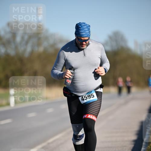 06.04.2025 - 44. Internationalen Wilhelmsburger Insellauf Dr. Thomas Lammeyer http://msf.ph/oto/7568261 06.04.2025 09:48:52 Laufen 70, 3, 4595 meine-sportfotos.de