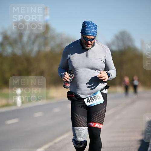 06.04.2025 - 44. Internationalen Wilhelmsburger Insellauf Dr. Thomas Lammeyer http://msf.ph/oto/7568269 06.04.2025 09:48:53 Laufen 12, 70, 3, 4595 meine-sportfotos.de