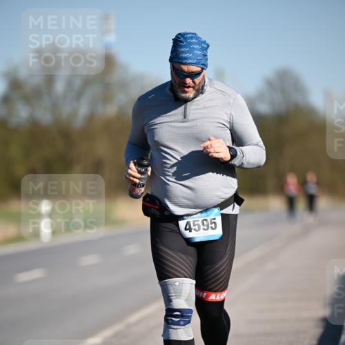 06.04.2025 - 44. Internationalen Wilhelmsburger Insellauf Dr. Thomas Lammeyer http://msf.ph/oto/7568275 06.04.2025 09:48:53 Laufen 12, 70, 3, 4595 meine-sportfotos.de