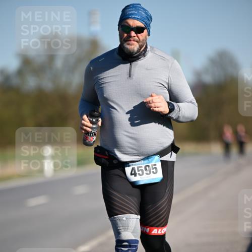 06.04.2025 - 44. Internationalen Wilhelmsburger Insellauf Dr. Thomas Lammeyer http://msf.ph/oto/7568298 06.04.2025 09:48:54 Laufen 12, 10, 3, 4595 meine-sportfotos.de