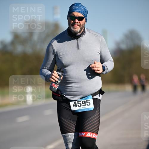 06.04.2025 - 44. Internationalen Wilhelmsburger Insellauf Dr. Thomas Lammeyer http://msf.ph/oto/7568302 06.04.2025 09:48:54 Laufen 12, 70, 3, 4595 meine-sportfotos.de