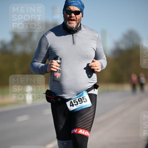 06.04.2025 - 44. Internationalen Wilhelmsburger Insellauf Dr. Thomas Lammeyer http://msf.ph/oto/7568307 06.04.2025 09:48:54 Laufen 12, 70, 3, 4595 meine-sportfotos.de