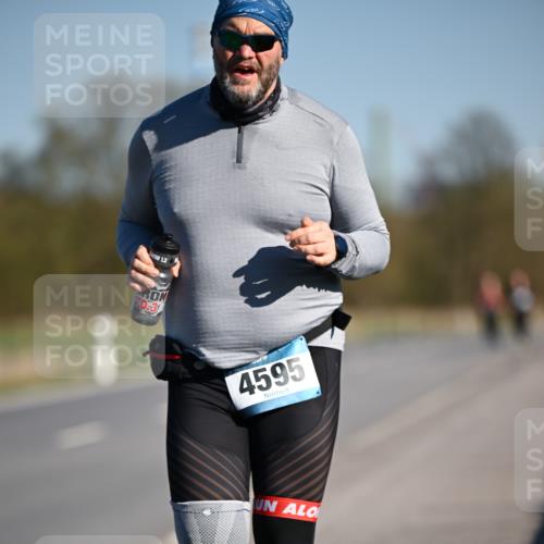 06.04.2025 - 44. Internationalen Wilhelmsburger Insellauf Dr. Thomas Lammeyer http://msf.ph/oto/7568310 06.04.2025 09:48:54 Laufen 12, 4595 meine-sportfotos.de