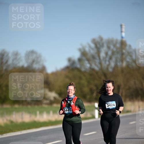 06.04.2025 - 44. Internationalen Wilhelmsburger Insellauf Dr. Thomas Lammeyer http://msf.ph/oto/7568364 06.04.2025 09:49:25 Laufen 3424, 3441 meine-sportfotos.de