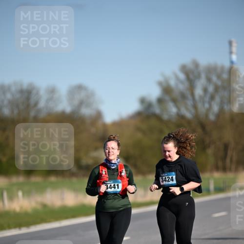 06.04.2025 - 44. Internationalen Wilhelmsburger Insellauf Dr. Thomas Lammeyer http://msf.ph/oto/7568391 06.04.2025 09:49:26 Laufen 3424, 3441 meine-sportfotos.de