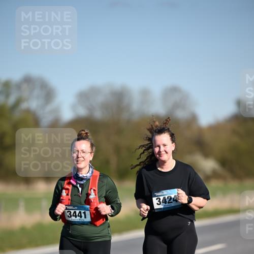 06.04.2025 - 44. Internationalen Wilhelmsburger Insellauf Dr. Thomas Lammeyer http://msf.ph/oto/7568453 06.04.2025 09:49:29 Laufen 3441, 3424, 7 meine-sportfotos.de