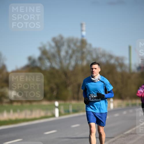 06.04.2025 - 44. Internationalen Wilhelmsburger Insellauf Dr. Thomas Lammeyer http://msf.ph/oto/7568470 06.04.2025 09:49:31 Laufen 304 meine-sportfotos.de