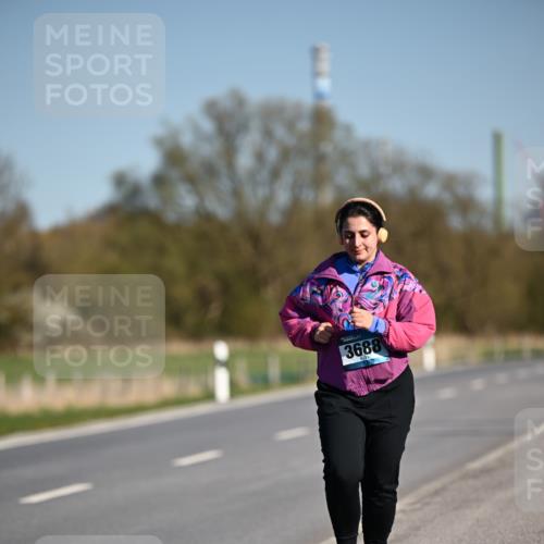 06.04.2025 - 44. Internationalen Wilhelmsburger Insellauf Dr. Thomas Lammeyer http://msf.ph/oto/7568570 06.04.2025 09:49:38 Laufen 3688 meine-sportfotos.de