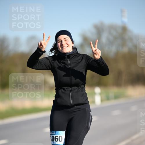 06.04.2025 - 44. Internationalen Wilhelmsburger Insellauf Dr. Thomas Lammeyer http://msf.ph/oto/7568732 06.04.2025 09:50:00 Laufen 1060 meine-sportfotos.de