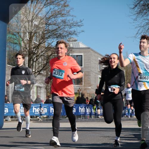 06.04.2025 - 44. Internationalen Wilhelmsburger Insellauf A. Gomolzig http://msf.ph/oto/7571782 06.04.2025 10:45:38 Ziel 3678, 3851, 3866, 3873, 3978, 4063, 4194, 4301, 4302, 4352, 4565, 5003 meine-sportfotos.de