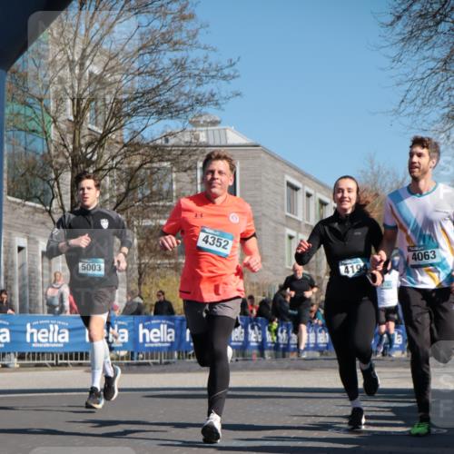 06.04.2025 - 44. Internationalen Wilhelmsburger Insellauf A. Gomolzig http://msf.ph/oto/7571789 06.04.2025 10:45:38 Ziel 3678, 3851, 3866, 3873, 3978, 4063, 4194, 4301, 4302, 4352, 4565, 5003 meine-sportfotos.de