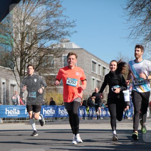 06.04.2025 - 44. Internationalen Wilhelmsburger Insellauf A. Gomolzig http://msf.ph/oto/7571793 06.04.2025 10:45:38 Ziel 3678, 3851, 3866, 3873, 3978, 4063, 4194, 4301, 4302, 4352, 4565, 5003 meine-sportfotos.de