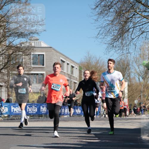 06.04.2025 - 44. Internationalen Wilhelmsburger Insellauf A. Gomolzig http://msf.ph/oto/7571806 06.04.2025 10:45:37 Ziel 3678, 3866, 3873, 3978, 4063, 4194, 4301, 4302, 4352, 4565, 5003 meine-sportfotos.de