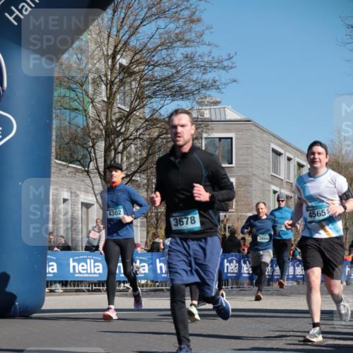 06.04.2025 - 44. Internationalen Wilhelmsburger Insellauf A. Gomolzig http://msf.ph/oto/7571829 06.04.2025 10:45:32 Ziel 3052, 3218, 3678, 3866, 3873, 3956, 3978, 4063, 4100, 4194, 4301, 4302, 4565 meine-sportfotos.de