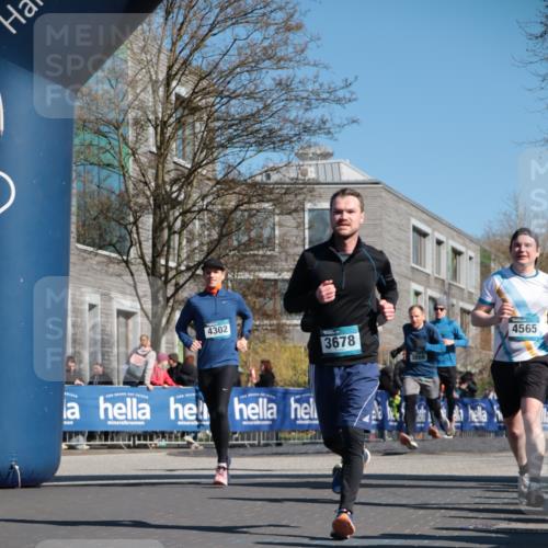 06.04.2025 - 44. Internationalen Wilhelmsburger Insellauf A. Gomolzig http://msf.ph/oto/7571841 06.04.2025 10:45:32 Ziel 3052, 3218, 3678, 3866, 3873, 3956, 3978, 4063, 4100, 4194, 4301, 4302, 4565 meine-sportfotos.de