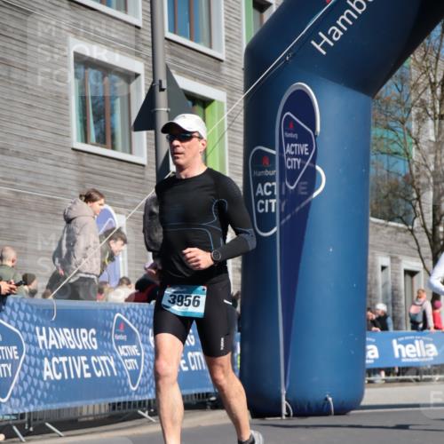 06.04.2025 - 44. Internationalen Wilhelmsburger Insellauf A. Gomolzig http://msf.ph/oto/7571894 06.04.2025 10:45:27 Ziel 3052, 3218, 3678, 3956, 4100, 4448 meine-sportfotos.de