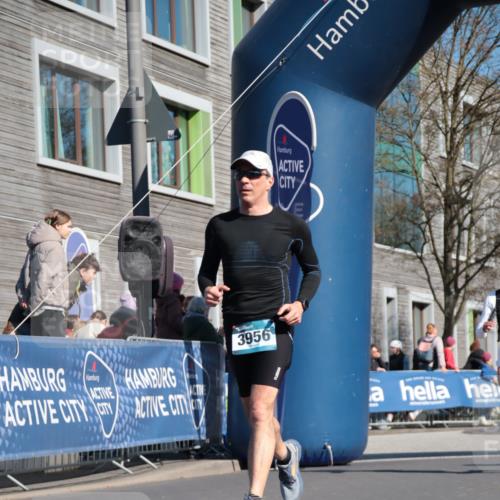 06.04.2025 - 44. Internationalen Wilhelmsburger Insellauf A. Gomolzig http://msf.ph/oto/7571902 06.04.2025 10:45:26 Ziel 3052, 3218, 3956, 4100, 4448, 4596 meine-sportfotos.de