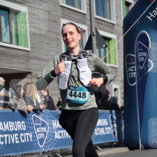 06.04.2025 - 44. Internationalen Wilhelmsburger Insellauf A. Gomolzig http://msf.ph/oto/7571910 06.04.2025 10:45:24 Ziel 3052, 3218, 3956, 4100, 4448, 4596, 5174, 5200 meine-sportfotos.de