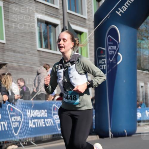06.04.2025 - 44. Internationalen Wilhelmsburger Insellauf A. Gomolzig http://msf.ph/oto/7571913 06.04.2025 10:45:24 Ziel 3052, 3218, 3956, 4100, 4448, 4596, 5174, 5200 meine-sportfotos.de