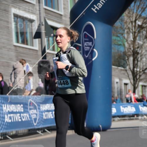 06.04.2025 - 44. Internationalen Wilhelmsburger Insellauf A. Gomolzig http://msf.ph/oto/7571917 06.04.2025 10:45:24 Ziel 3052, 3218, 3956, 4100, 4448, 4596, 5174, 5200 meine-sportfotos.de