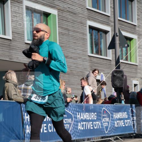 06.04.2025 - 44. Internationalen Wilhelmsburger Insellauf A. Gomolzig http://msf.ph/oto/7571934 06.04.2025 10:45:22 Ziel 3218, 3956, 4448, 4596, 5174, 5200 meine-sportfotos.de