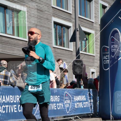 06.04.2025 - 44. Internationalen Wilhelmsburger Insellauf A. Gomolzig http://msf.ph/oto/7571938 06.04.2025 10:45:22 Ziel 3218, 3956, 4448, 4596, 5174, 5200 meine-sportfotos.de