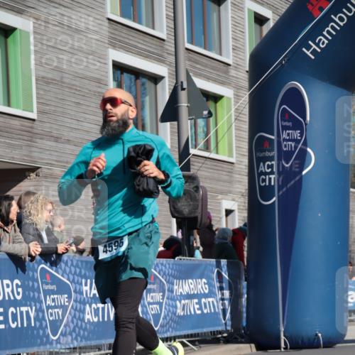06.04.2025 - 44. Internationalen Wilhelmsburger Insellauf A. Gomolzig http://msf.ph/oto/7571943 06.04.2025 10:45:21 Ziel 3956, 4340, 4448, 4596, 4601, 5174, 5200 meine-sportfotos.de