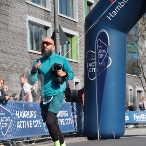 06.04.2025 - 44. Internationalen Wilhelmsburger Insellauf A. Gomolzig http://msf.ph/oto/7571948 06.04.2025 10:45:21 Ziel 3956, 4340, 4448, 4596, 4601, 5174, 5200 meine-sportfotos.de