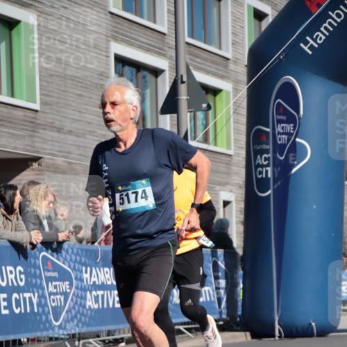 06.04.2025 - 44. Internationalen Wilhelmsburger Insellauf A. Gomolzig http://msf.ph/oto/7571976 06.04.2025 10:45:19 Ziel 3991, 3992, 4340, 4448, 4596, 4601, 5174, 5200 meine-sportfotos.de