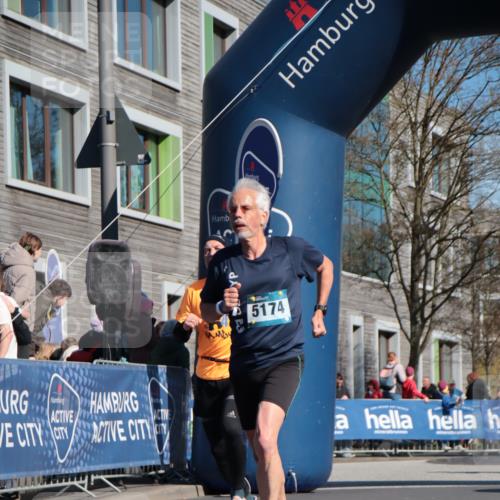 06.04.2025 - 44. Internationalen Wilhelmsburger Insellauf A. Gomolzig http://msf.ph/oto/7571992 06.04.2025 10:45:18 Ziel 3991, 3992, 4340, 4448, 4596, 4601, 5174, 5200 meine-sportfotos.de