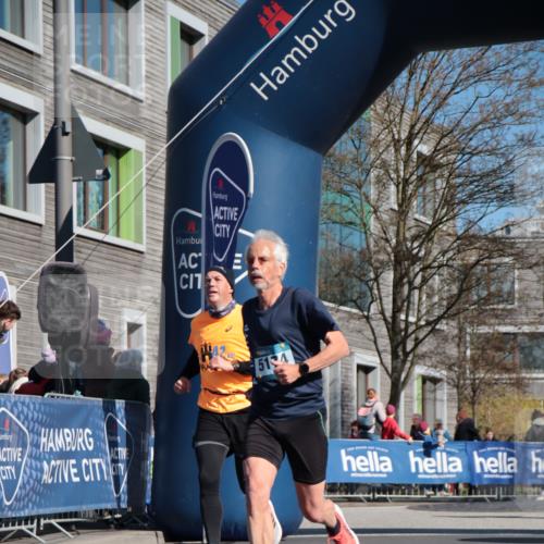06.04.2025 - 44. Internationalen Wilhelmsburger Insellauf A. Gomolzig http://msf.ph/oto/7571997 06.04.2025 10:45:18 Ziel 3991, 3992, 4340, 4448, 4596, 4601, 5174, 5200 meine-sportfotos.de