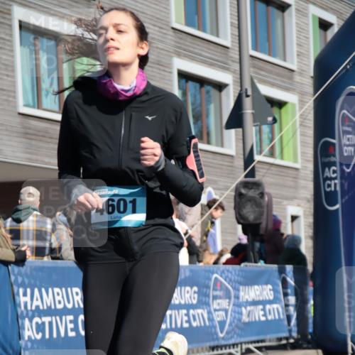 06.04.2025 - 44. Internationalen Wilhelmsburger Insellauf A. Gomolzig http://msf.ph/oto/7572001 06.04.2025 10:45:17 Ziel 3991, 3992, 4340, 4596, 4601, 5174, 5200 meine-sportfotos.de