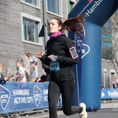 06.04.2025 - 44. Internationalen Wilhelmsburger Insellauf A. Gomolzig http://msf.ph/oto/7572014 06.04.2025 10:45:17 Ziel 3991, 3992, 4340, 4596, 4601, 5174, 5200 meine-sportfotos.de