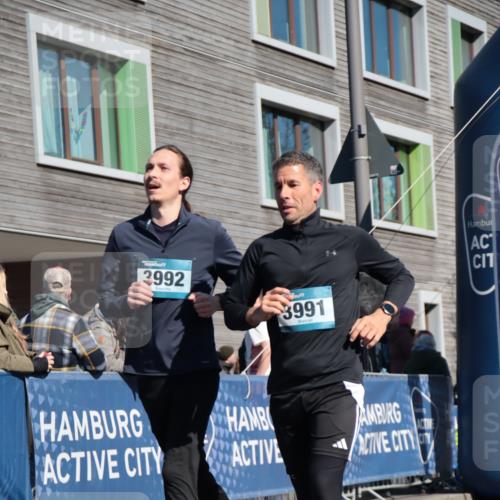06.04.2025 - 44. Internationalen Wilhelmsburger Insellauf A. Gomolzig http://msf.ph/oto/7572028 06.04.2025 10:45:14 Ziel 3991, 3992, 4340, 4601, 5174, 5200 meine-sportfotos.de