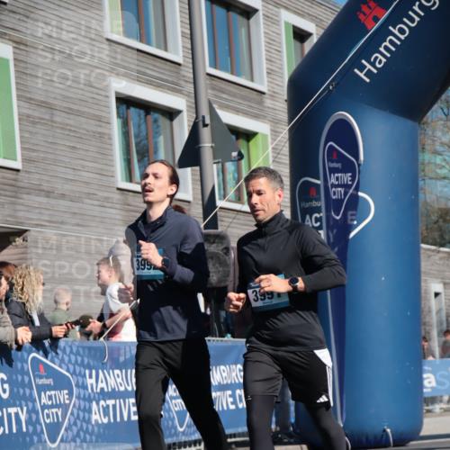 06.04.2025 - 44. Internationalen Wilhelmsburger Insellauf A. Gomolzig http://msf.ph/oto/7572043 06.04.2025 10:45:13 Ziel 3991, 3992, 4340, 4361, 4601, 5174 meine-sportfotos.de