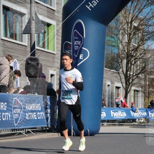 06.04.2025 - 44. Internationalen Wilhelmsburger Insellauf A. Gomolzig http://msf.ph/oto/7572060 06.04.2025 10:45:07 Ziel 4039, 4361 meine-sportfotos.de
